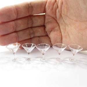 1:12 Miniature Martini Glass, Realistic Clear Acrylic Cocktail Cup, Dollhouse Bar Party Diorama