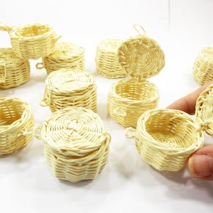 30 Picnic Wicker Round Baskets Dollhouse Miniatures Handmade Supply Charms 12744