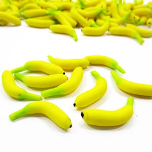 粘土製ドールハウス用バナナミニチュア10個（1/12スケール）：ミニチュア食品アクセサリー、ミニフルーツチャーム用品