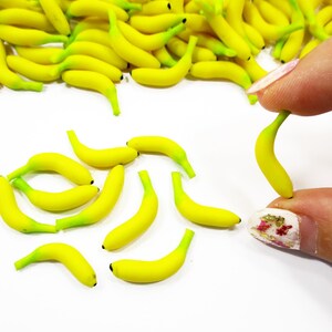 Lote com 50 miniaturas de bananas de argila: Comida para casa de bonecas, escala 1/12, decoração para festas.