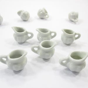 Juego de té y café de cerámica en miniatura para casa de muñecas (6 jarras blancas) 13402