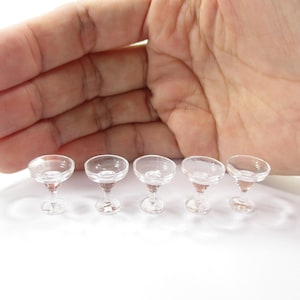 Verre à champagne miniature à margarita à l'échelle 1:12, accessoire de bar de mariage en acrylique transparent pour maison de poupée