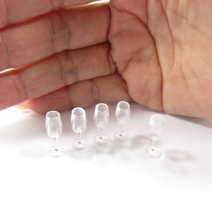 1:12 Miniature Acrylic Goblets Wine Glass, Realistic Dollhouse Kitchen Barware Diorama Accessory Display