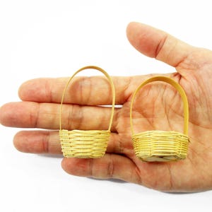 1:12 Miniature Bamboo Wicker Basket with Handle, Dollhouse Easter Flower Garden Prop Set