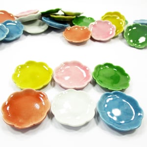 6 Mixed Color Scallop Plate Dollhouse Miniatures Kitchenware Ceramic 3 cm 16812