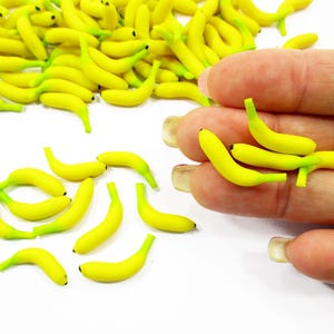 Lot de 100 miniatures en argile pour maison de poupée, banane, fruits : 1/12 petits breloques alimentaires