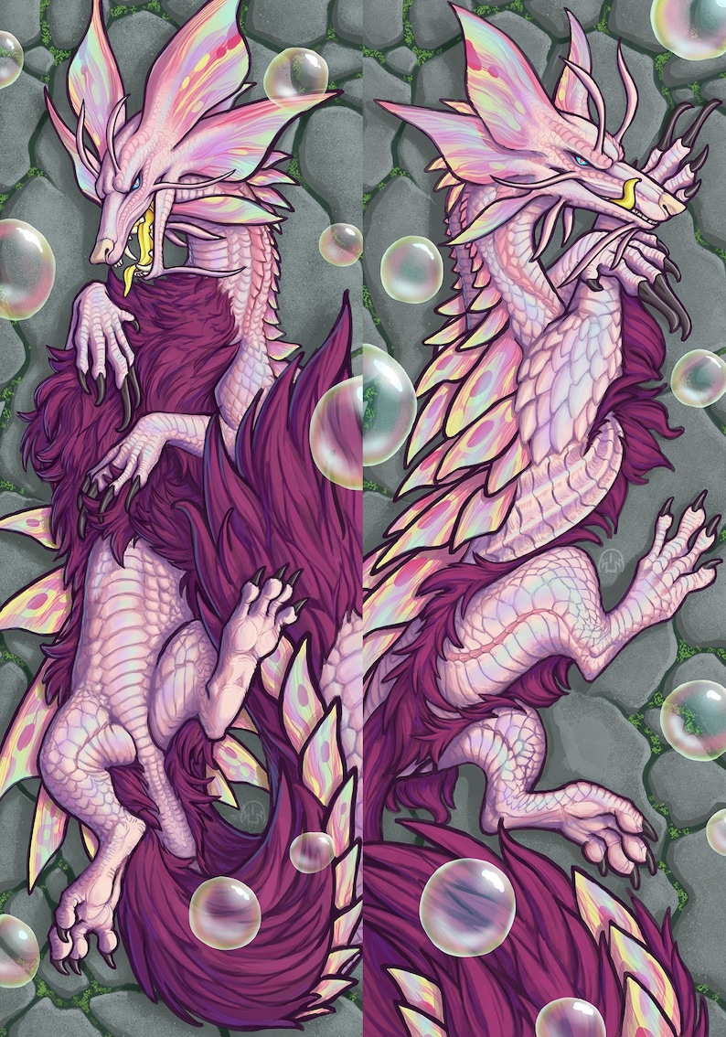 K&ouml;nnte beinhalten: Digitale Illustration von zwei Fantasie-Drachen mit rosa und lila Schuppen, schillernden Fl&uuml;geln und flauschigem lila Fell. Die Drachen sind von Blasen auf einem Steinhintergrund umgeben.