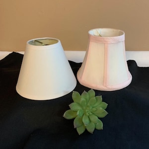 Pantalla de lámpara de candelabro simple, pantalla de lámpara decorativa rosa o blanca, pantalla de lámpara de araña vintage, pantalla de bombilla con clip, decoración formal, lámpara de buffet