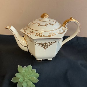 Vintage Cream White and Gold Teapot, Sadler Tea Pot Made in England, Gift Item, Special Gift