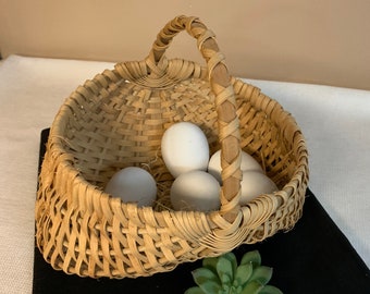 Buttock Egg Basket, Vintage Woven Wicker Egg Gathering Basket, Boho Rustic Wedding Decor, Farmhouse Decor, Cabin Decor, Woven basket