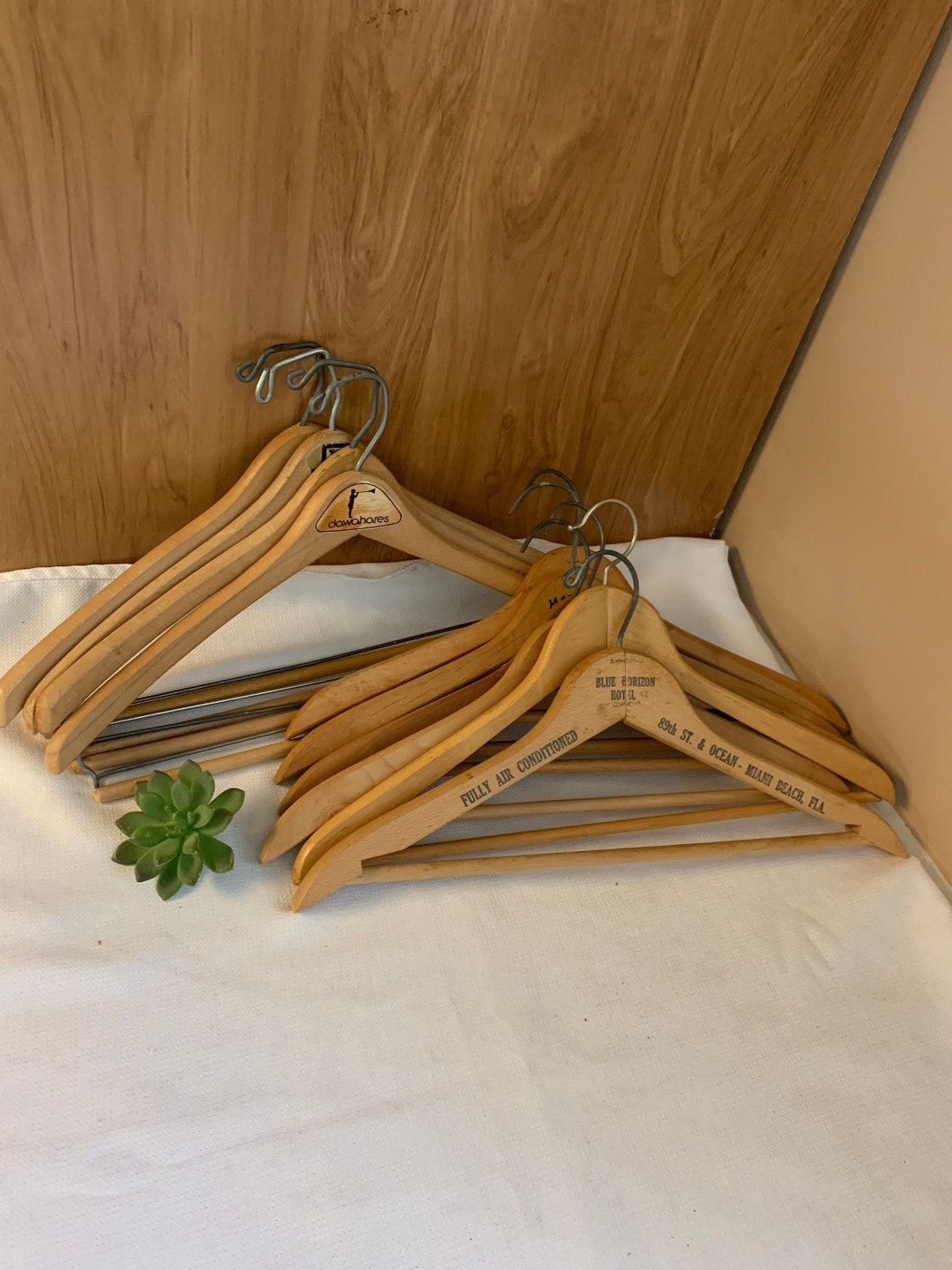 Extra Wide Shoulder Wooden Hangers Heavy Duty Coat Hanger - Set of