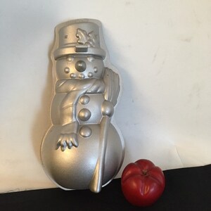 Nordic Ware Snowman Cake Pan, Bakeware, 5 Cup Pan,Winter or Christmas Bakery supply, Heavy Metal Baking Pan Novelty Pan