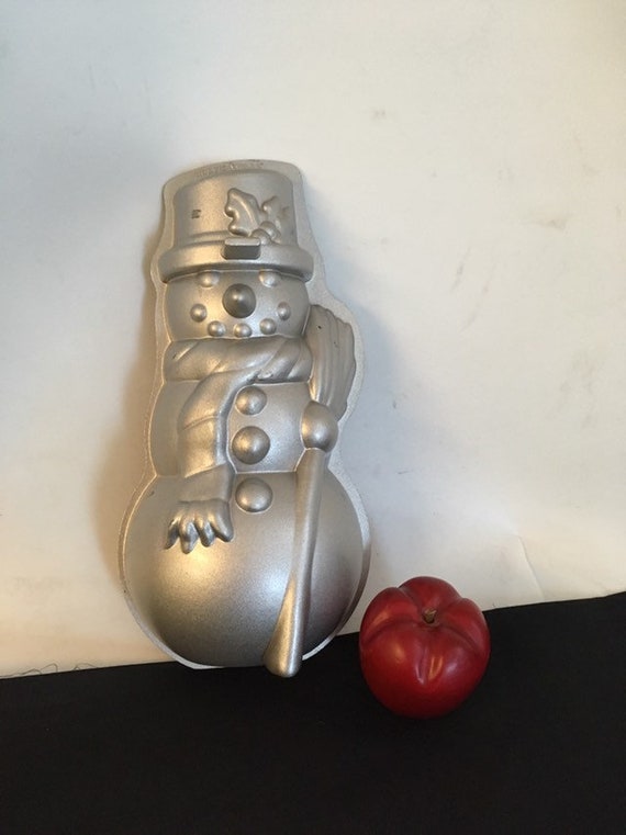  Nordic Ware Snowman Pan: Novelty Cake Pans: Home & Kitchen