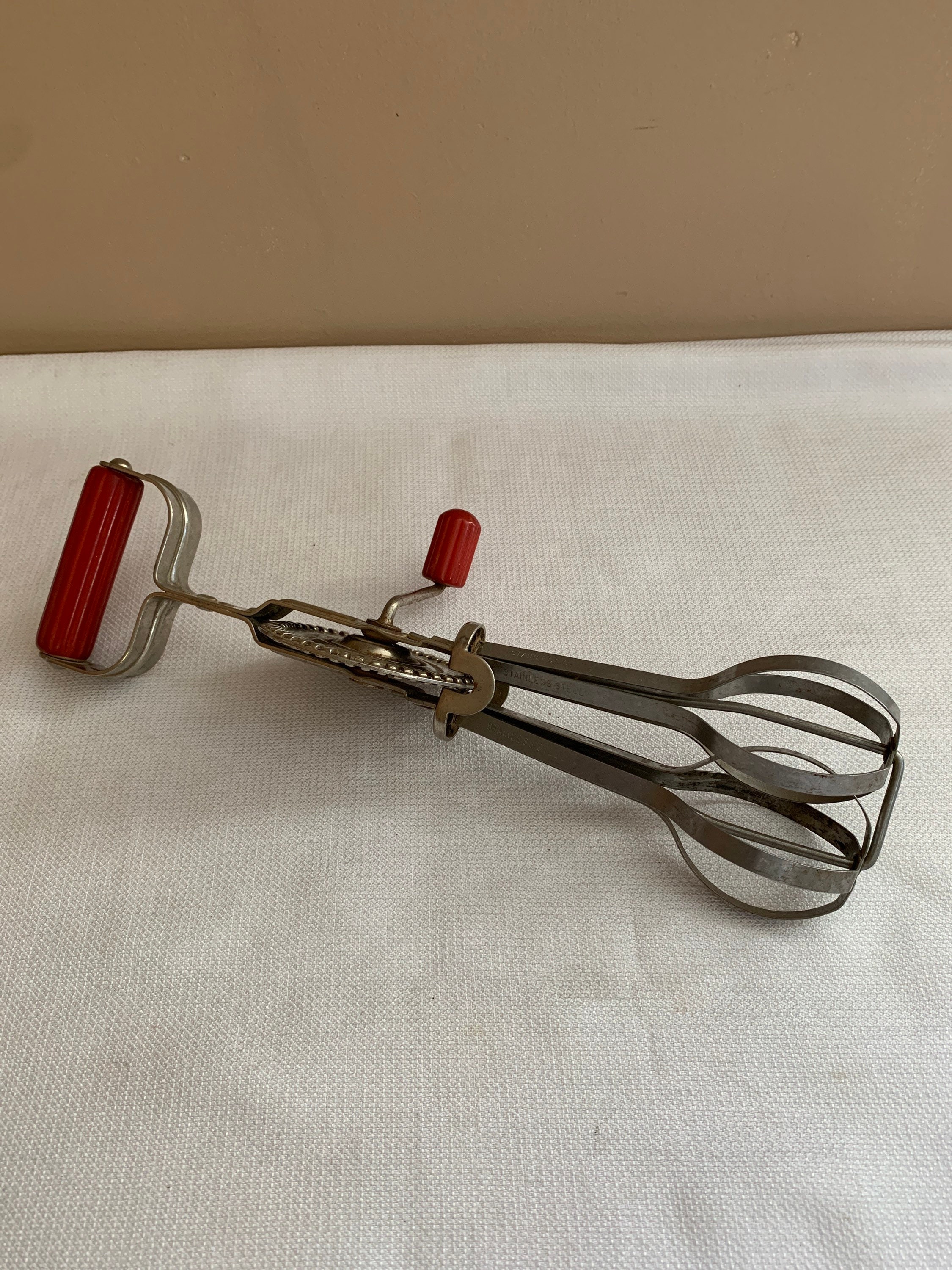 Vintage Mixer Whisk Maid of Honor Vintage Present EKOO, Red Kitchenware,  Wood, Androck Egg Beater, Hand Mixer, Hand Crank 