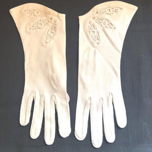 Vintage Cutwork Gloves, Fancy White Cotton Ladies Formal Gloves, Small Size 5 1/2 or 6 Gloves, 3/4 length Wedding Accessory, Bride Gift