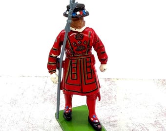 Vintage Beefeater Guard Figure, Diorama History Supply, Pretend Play Gift