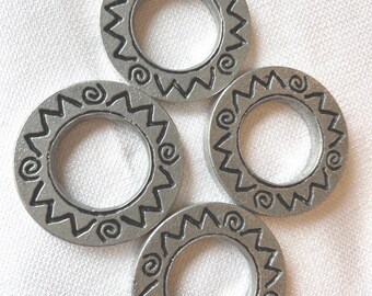 Vintage Wilton Napkin Rings, 4 Reggae Pattern Geometric Armetale Pewter Table Decor