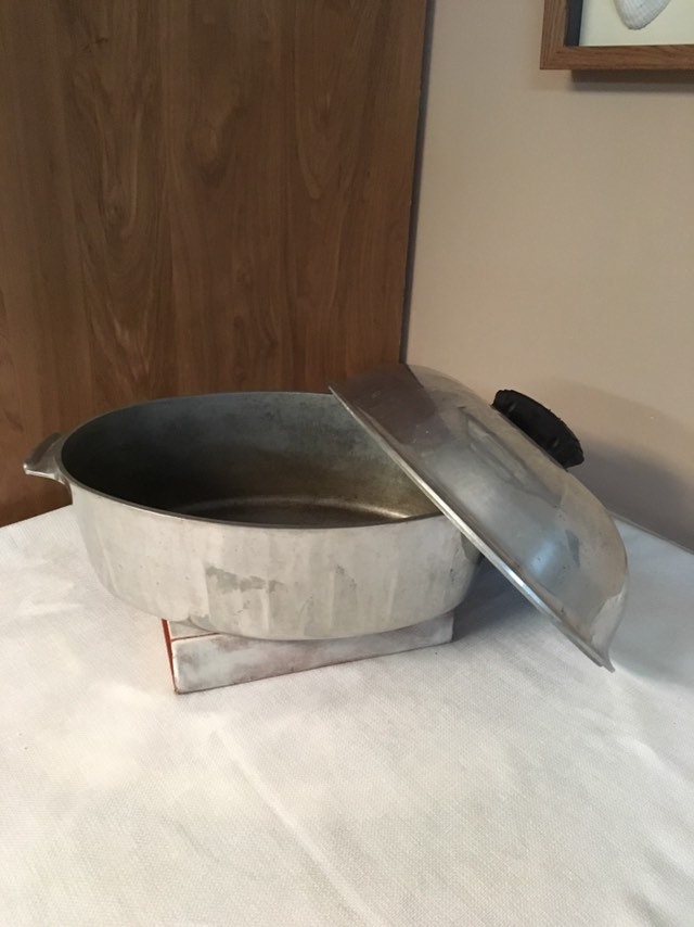 Vintage Aluminum Roaster, Dutch Oven, 15 Vintage Aluminum Roaster, Dutch Oven, 15
