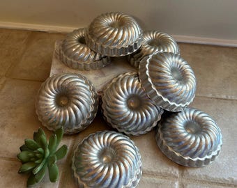 8 Vintage Mini Jello Mold, Swirled Baking or Salad Form, Set of 8, Mini Gelatin or Cake Ring, Kitchenalia, Retro Kitchen Decor, Baker Gift