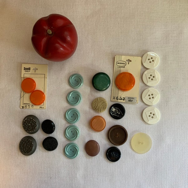 Vintage Button Lot, Variety of  1  to 1 3/8 inch Coat or Sweater Bundle, Craft Supply, Sewing Supply