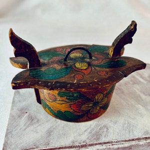 Vintage Tine Folk Art Box, Small Scandinavian Norwegian Rosemaling Trinket Box, Handpainted, Lidded Box, Tole Painting, Unique Gallery Gift