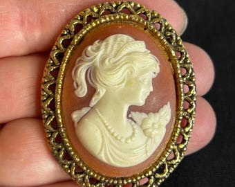 Vintage Cameo Brooch: Victorian Style Lady Portrait in Gold Tone