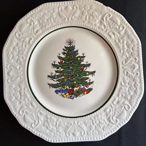 Weihnachtsteller, Vintage Cuthbertson geprägter originaler Weihnachtsbaum China, grünes Band, hergestellt in England, Feiertagsdekor, nicht mehr verfügbar