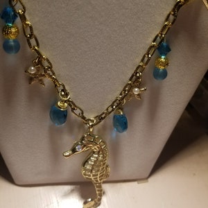 Seahorse Pendant image 2