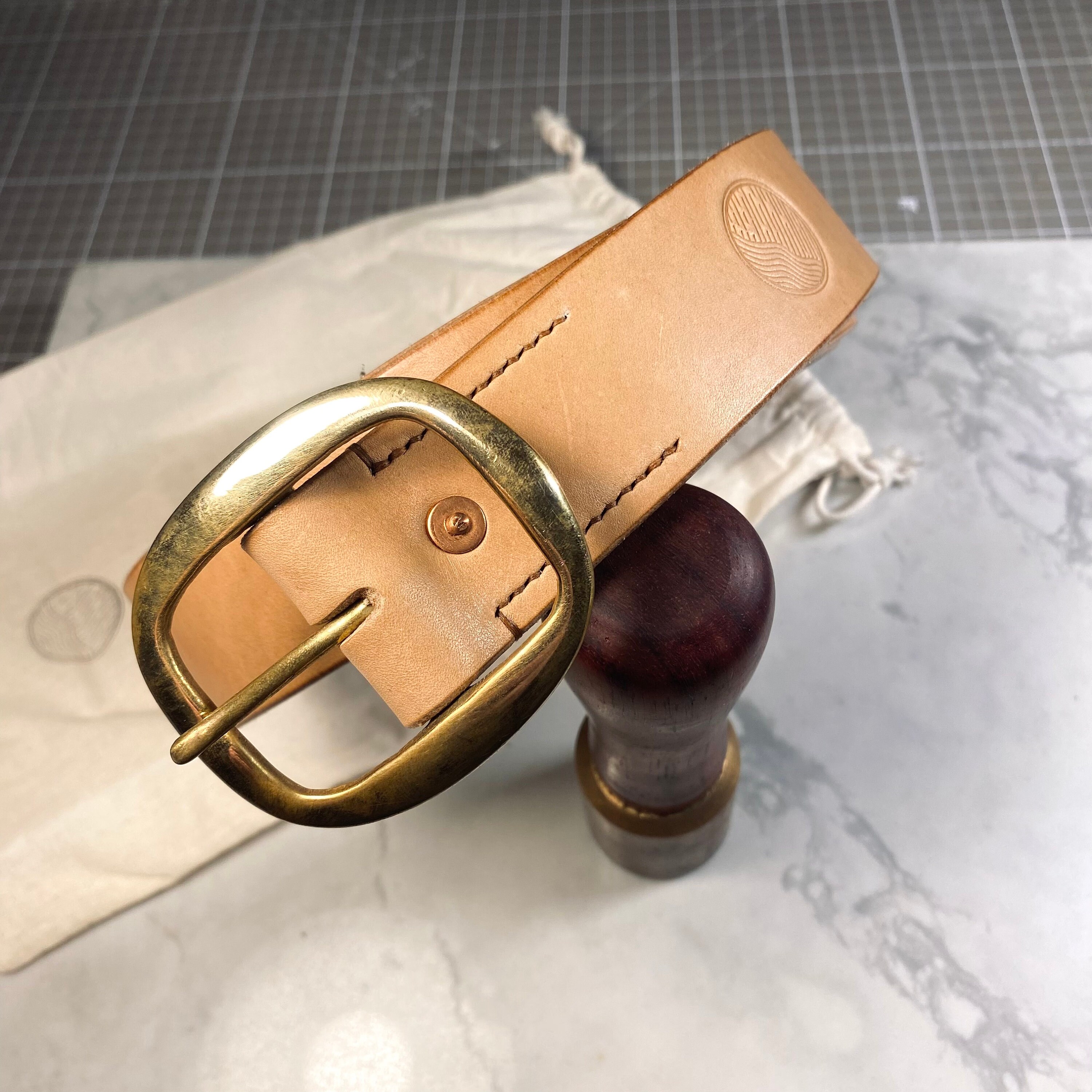 Ceinture en cuir rembourré anglais, élastique aux deux