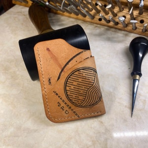 Cartera / tarjetero cordobés Horween Shell hecho a mano - Cuero de plena flor, curtido vegetal, cosido a mano.