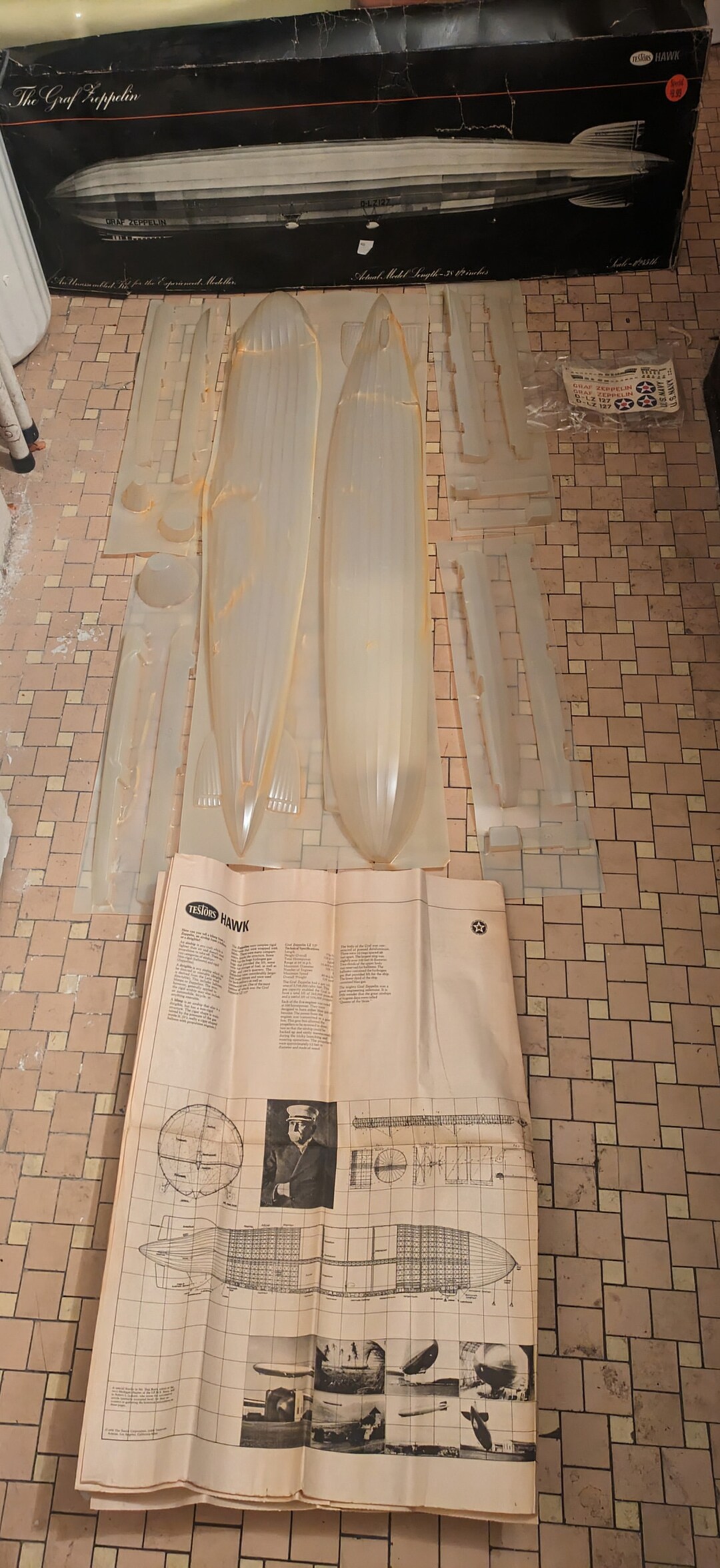 Huge Testors Hawk GRAF ZEPPELIN Blimp Airship 1/245 Model Kit Complete