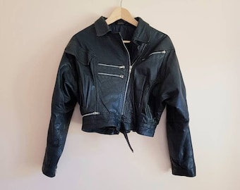 Vintage 80s Italian Black Genuine Padded Leather Vera Pelle Womens Cropped Motorcycle Biker Jacket