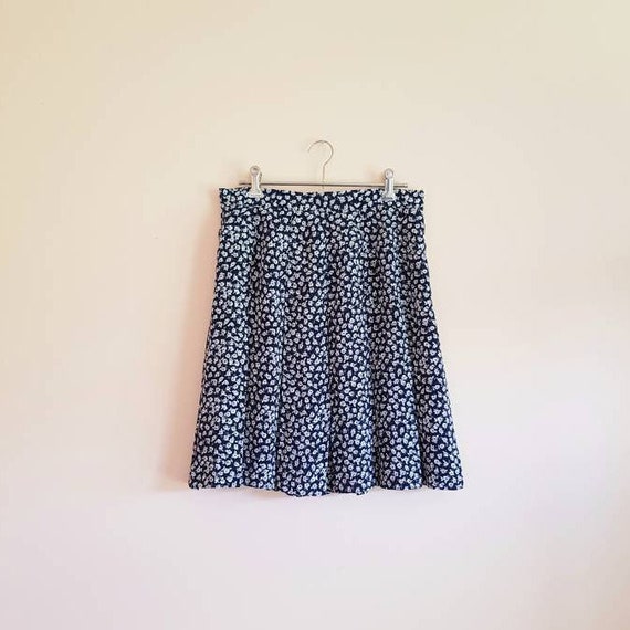 Vintage 80s Navy Blue Floral Pleated Skirt - image 1