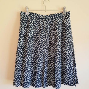 Vintage 80s Navy Blue Floral Pleated Skirt image 5