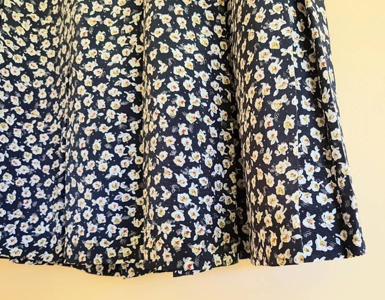 Vintage 80s Navy Blue Floral Pleated Skirt image 2