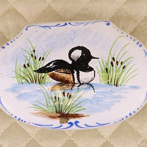 Gammal fransk handmålad smyckeskrin i porslin, lockburk, snuspillr, anka, vattenlandskap, dekoration