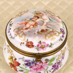 Joli Bocal En Porcelaine Blanche Décoré, Vintage Et Sympa Pour La Déco