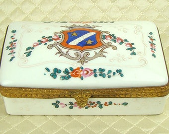 Antique French hand painted porcelain jewelry ring casket, dresser trinket box, crest coat of arms heraldic, white gold blue red
