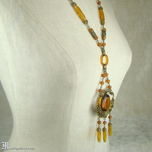 Collar estilo flapper de los años 20, sautoir antiguo de latón y cristal Art Déco con filigrana, original y auténtico de los años 20 y 30, gran pieza llamativa.