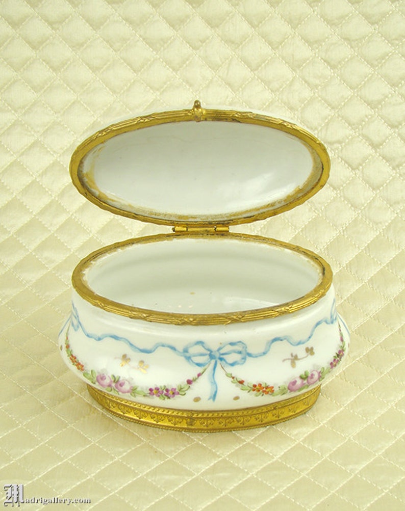 Antique Sevres Hand Painted French Porcelain Jewelry Ring Casket