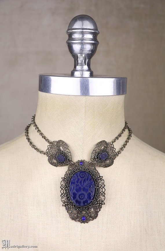 Antique molded glass necklace, victorian festoon b