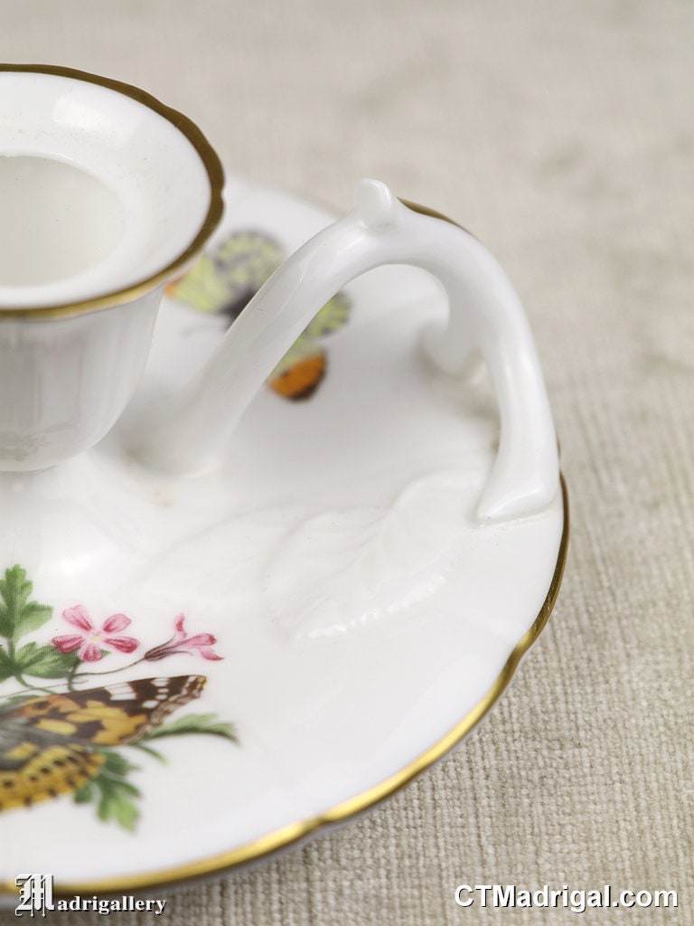 蝶の磁器製チェンバースティック、ロイヤルウースターのキャンドル