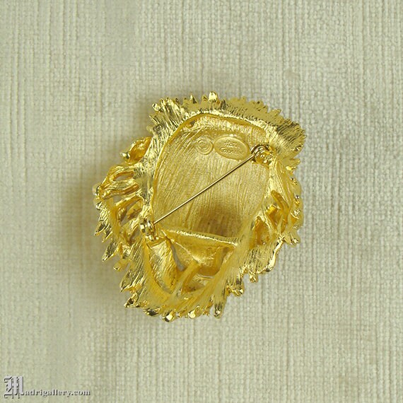 Hattie Carnegie signed lion head brooch pin, brig… - image 2