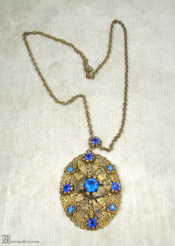 Vintage brass filigree and fuscia glass and enamel festoon necklace nlbg2133