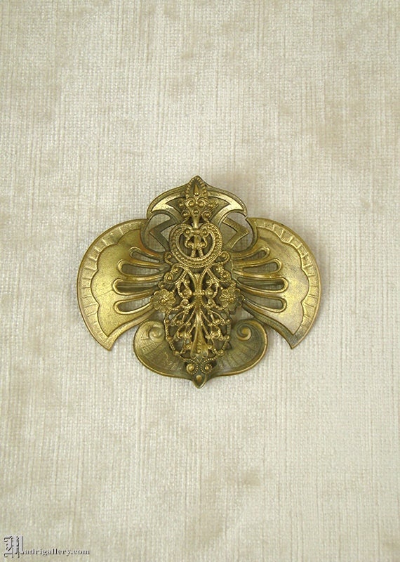 Large Victorian brooch pin, gold tone filigree met