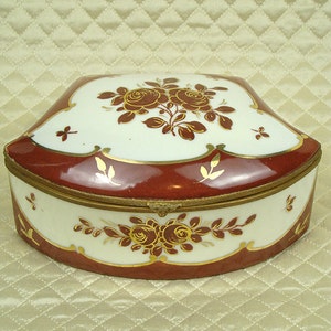 Antique French hand painted porcelain and bronze jewelry ring casket, hinged lid dresser trinket box red white gold floral