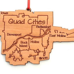 Décoration de carte Quad Cities IA-IL - Carte des villes Iowa-Illinois Mississippi gravée - Décoration de Noël en cerisier noir - Collection City