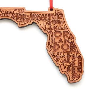 Florida Cities State Shape Cutout - Gegraveerde Cities of Florida Black Cherry Wood Kerstornament - City Collection - Genesteld Pines Design