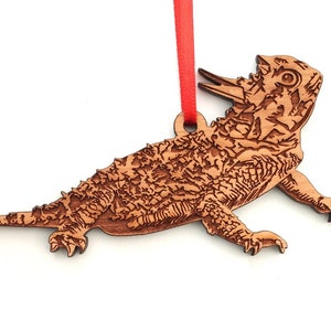 Gehörnte Echse - Nicht anfassen! Aber ist es nicht nur ein kleines Cutie-Pie? Gehörnte Eidechse Holz Ornament - Critter Kollektion