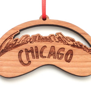 Chicago Bean Cutout - Graverad Julgransprydnad i Svart Körsbärsträ - Stadsprydnad - Nestled Pines Originals